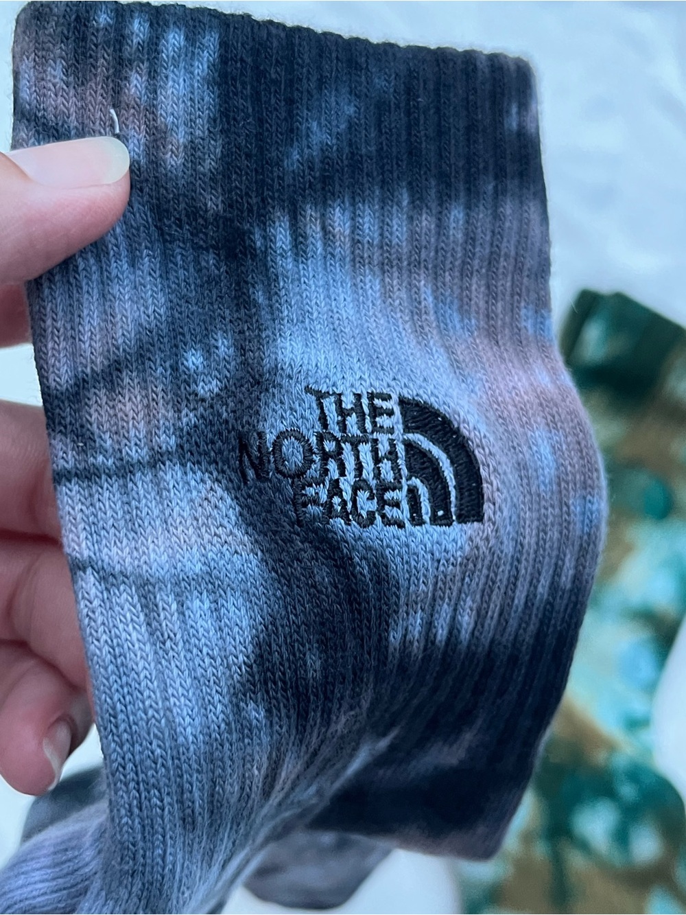 The North Face Men's Tie-Dye Hiking Crew Socks in Black & Green 2 Pairs - Picture 5 of 13